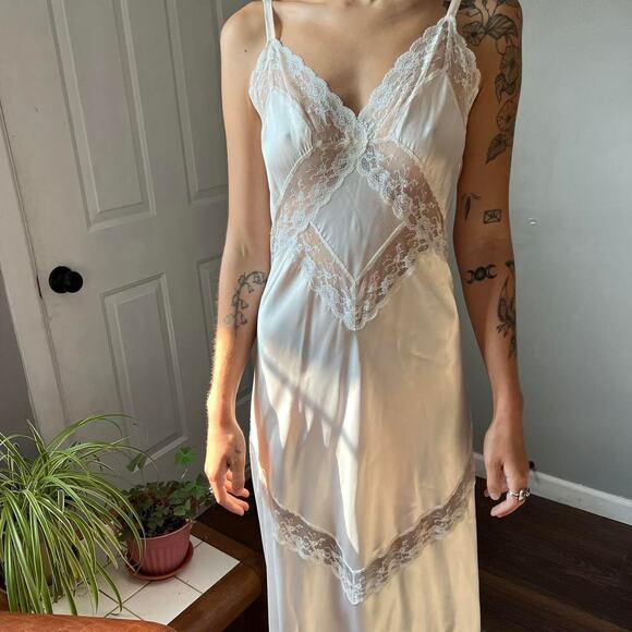 VINTAGE 1950โs Baby Pink Slip Dress - Picture 3 of 8